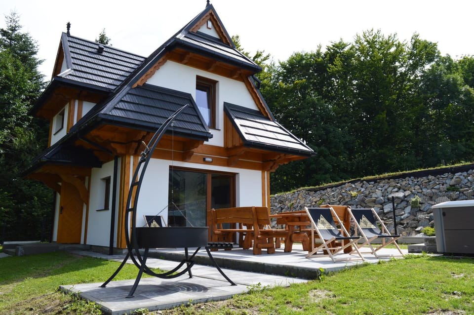 Zacna Chata domek z jacuzzi na wyłączność House in Lesser Poland Voivodeship