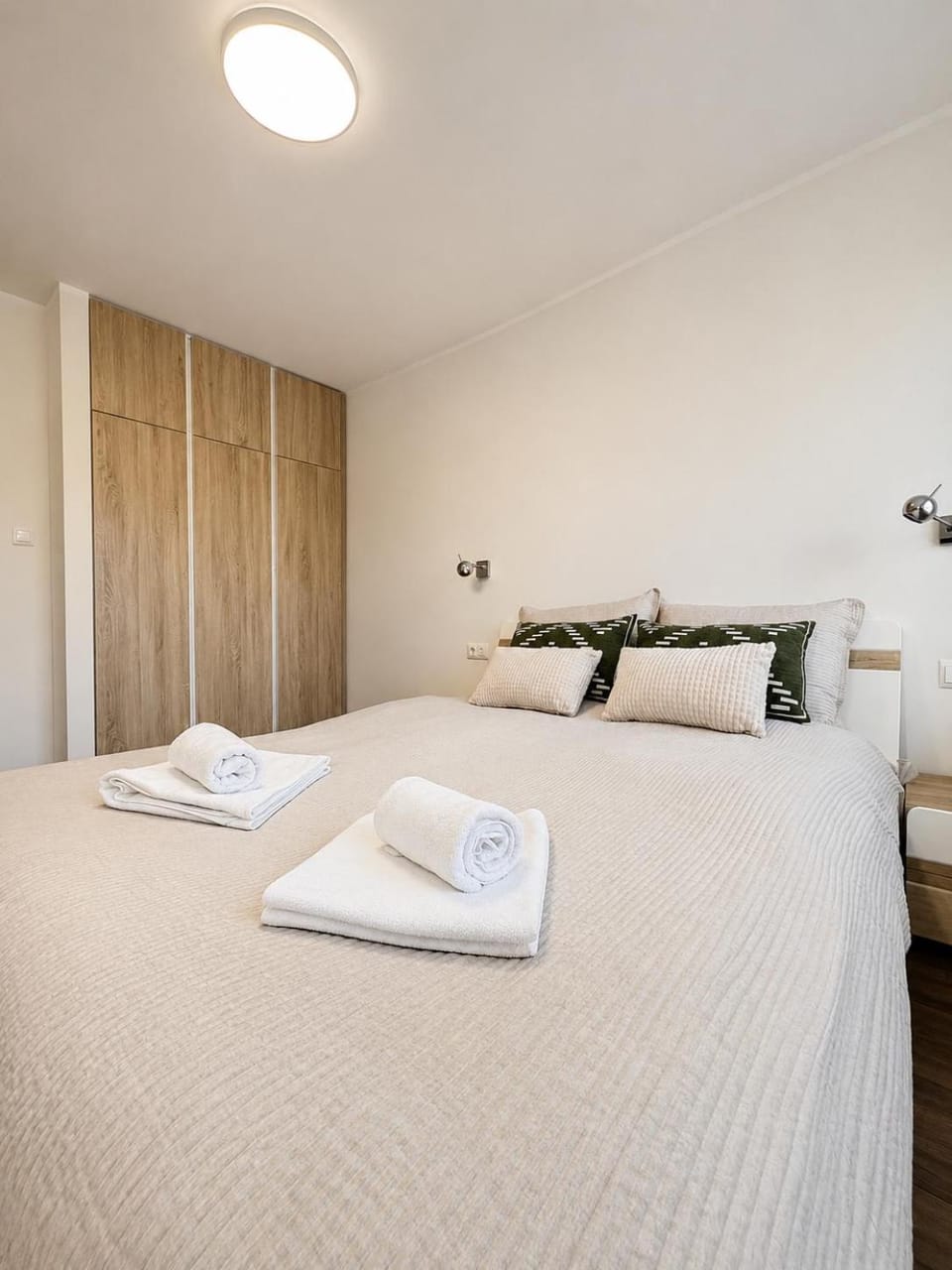 Bed, Bedroom, towels, wardrobe