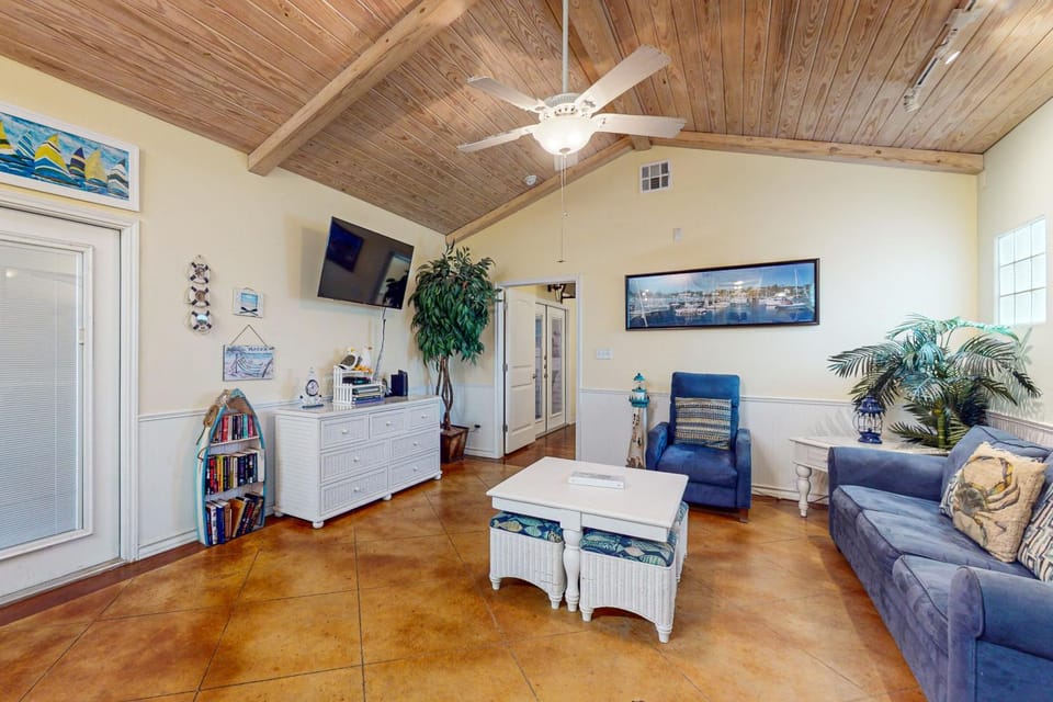 Sail Away at Pirate's Bay Unit 113 House in Port Aransas