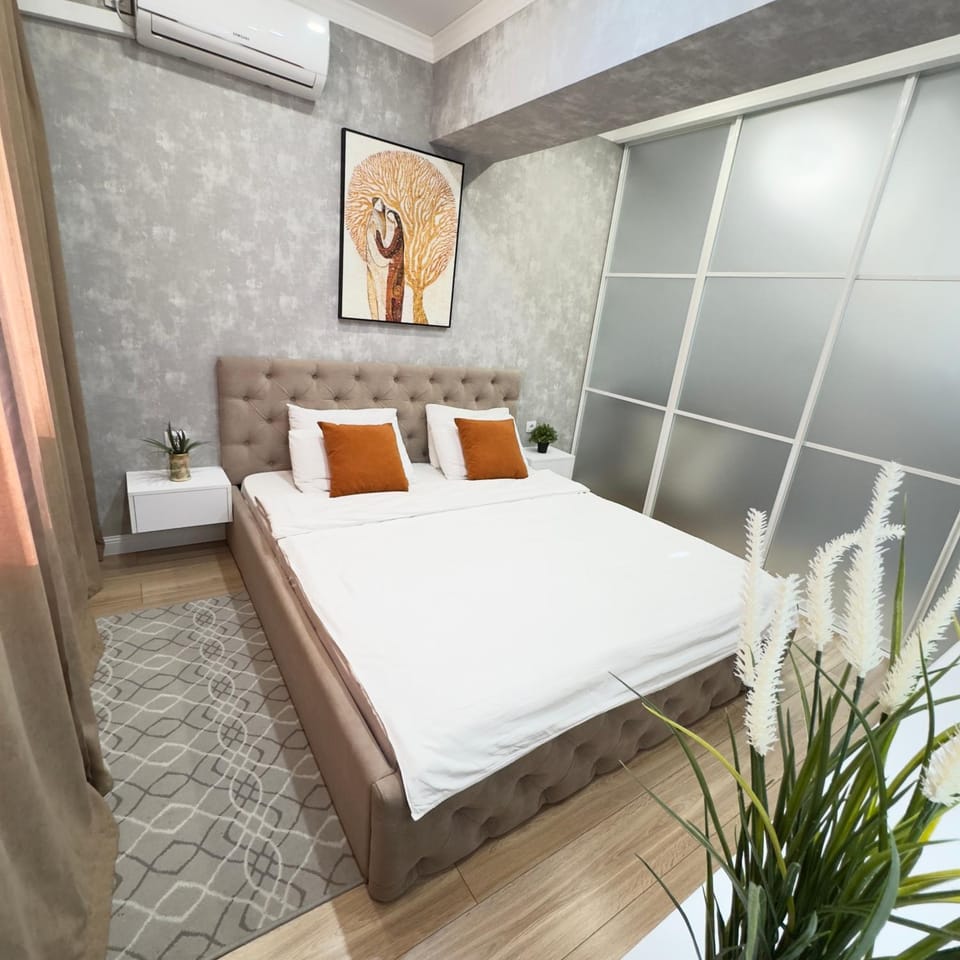 Bed, Photo of the whole room, Bedroom, towels, air conditioner