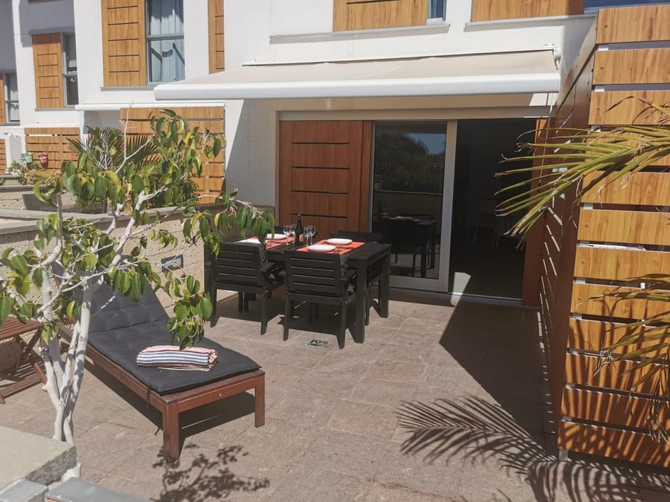 Modern sea view duplex with parking and aircon Apartment in Abona