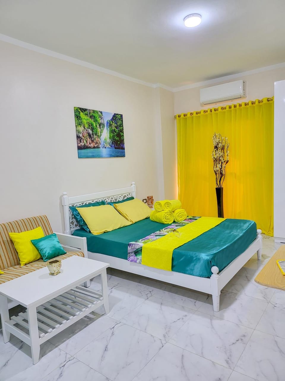 Bed, Photo of the whole room, Seating area, Bedroom, air conditioner