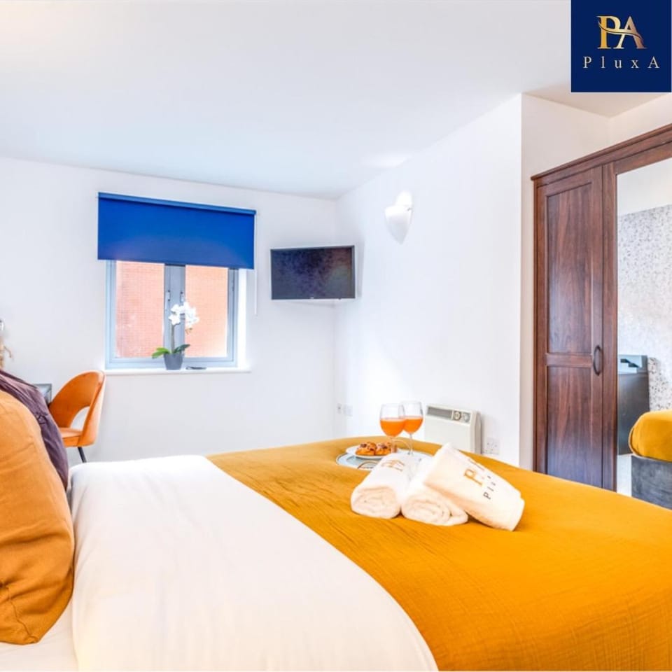 Pluxa Sunstone Deluxe - Spacious Birmingham City Centre Stay Apartment in Birmingham