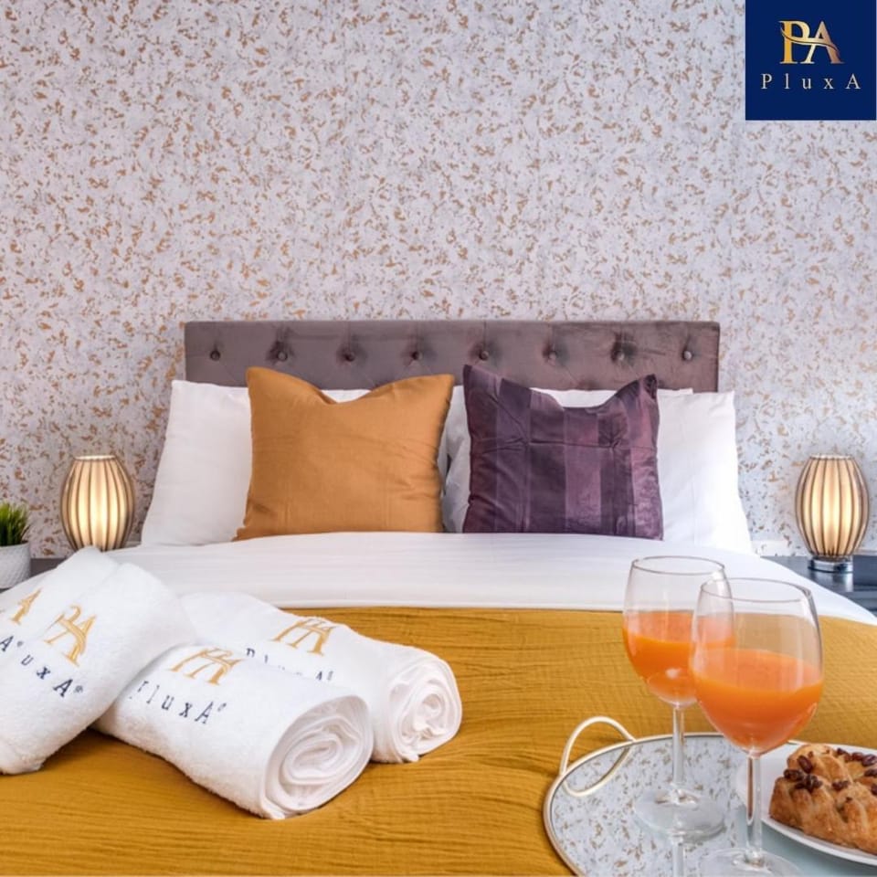 Pluxa Sunstone Deluxe - Spacious Birmingham City Centre Stay Apartment in Birmingham