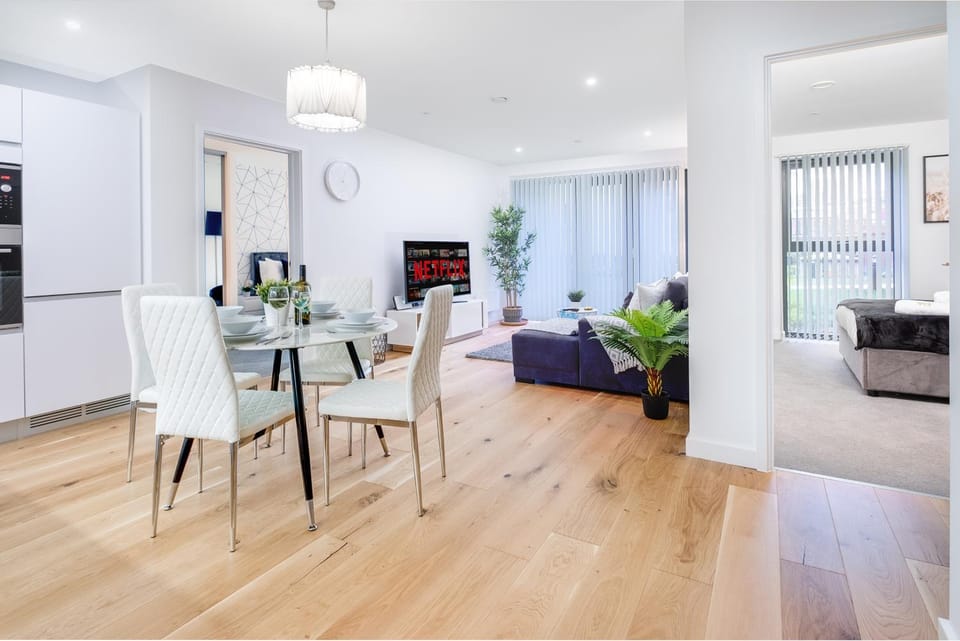 Seating area, Dining area, Bedroom