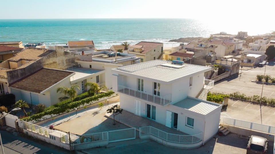 Neighbourhood, Bird's eye view