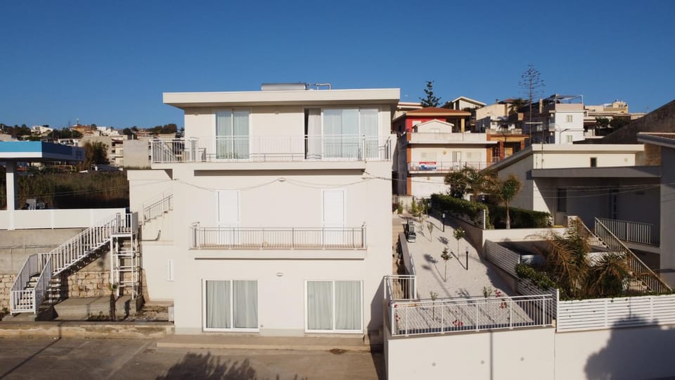 Property building, Neighbourhood