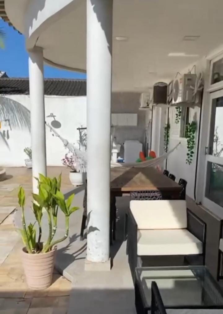 Casa Guarujá Esquina com Beira mar com Piscina grande na Enseada Pé na areia 50 metros House in State of São Paulo