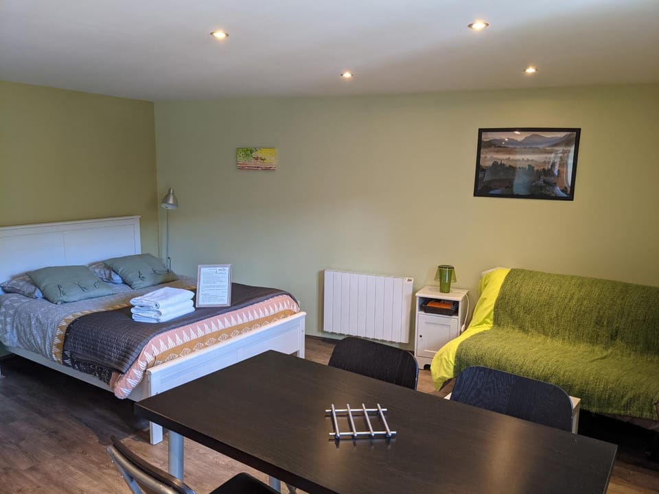 Seating area, Bedroom