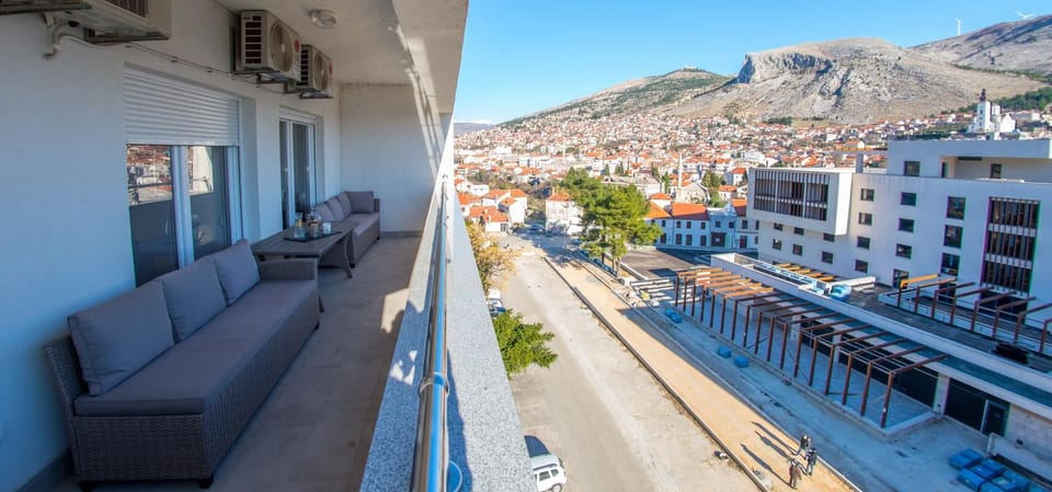 Balcony/Terrace, City view, Mountain view, Street view