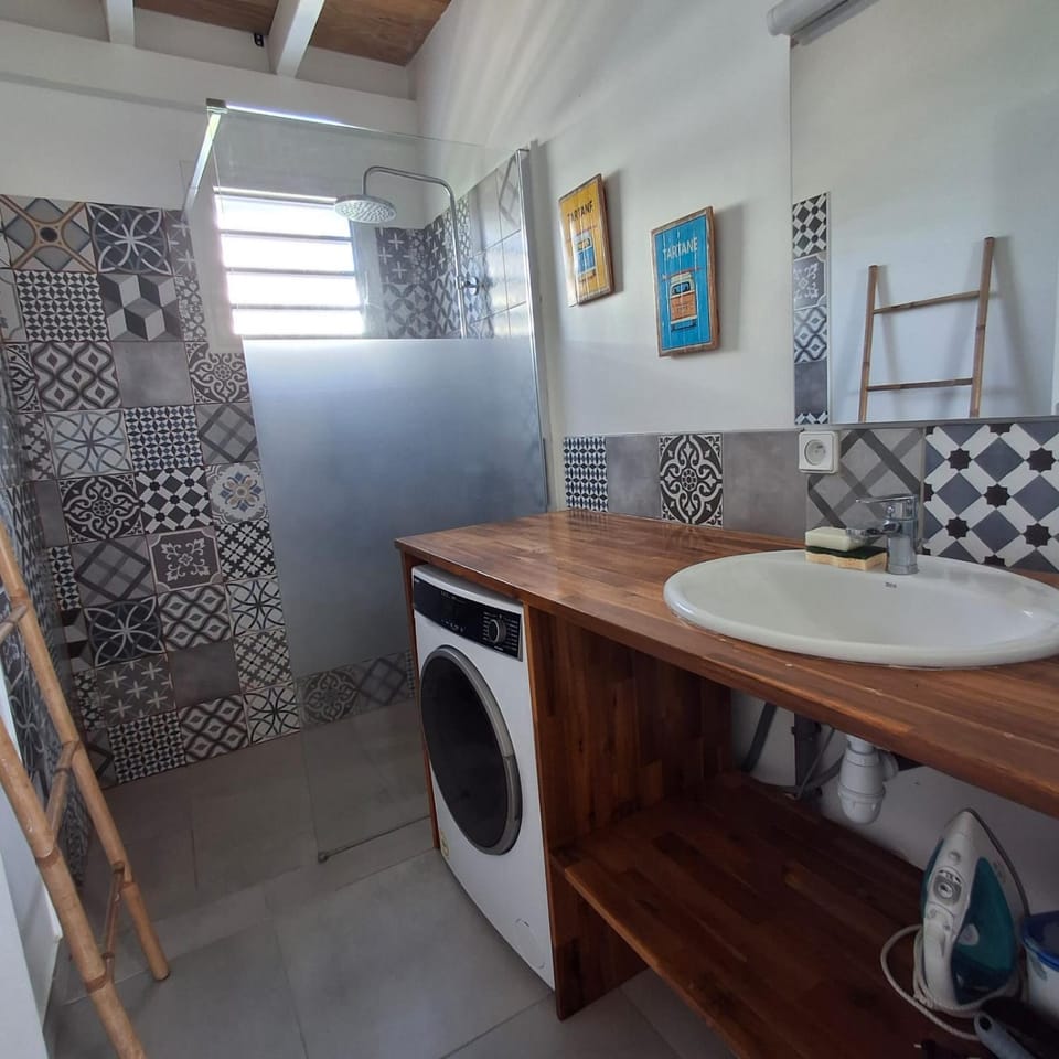 Appartement neuf a 150 metres de la mer wifi Apartment in Le Diamant