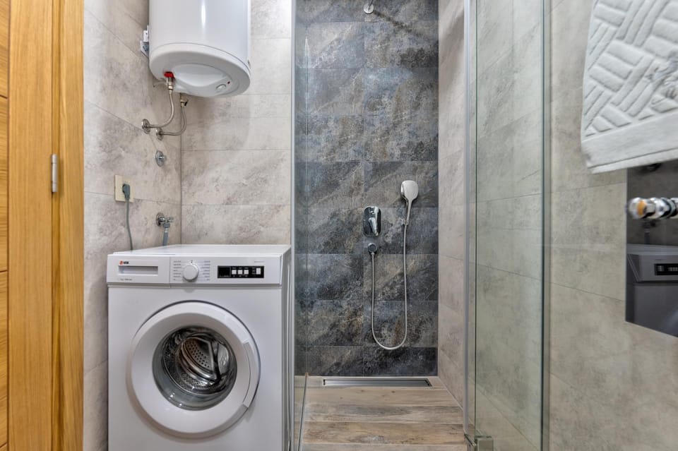 Shower, Bathroom, washing machine, dryer
