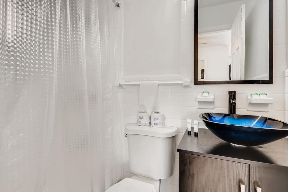 Coral Sands HUGE Studio w/ 2 Queen beds! Apartment in Riviera Beach