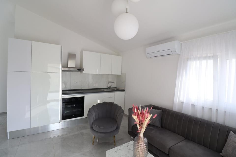 Kitchen or kitchenette, Living room, Communal kitchen