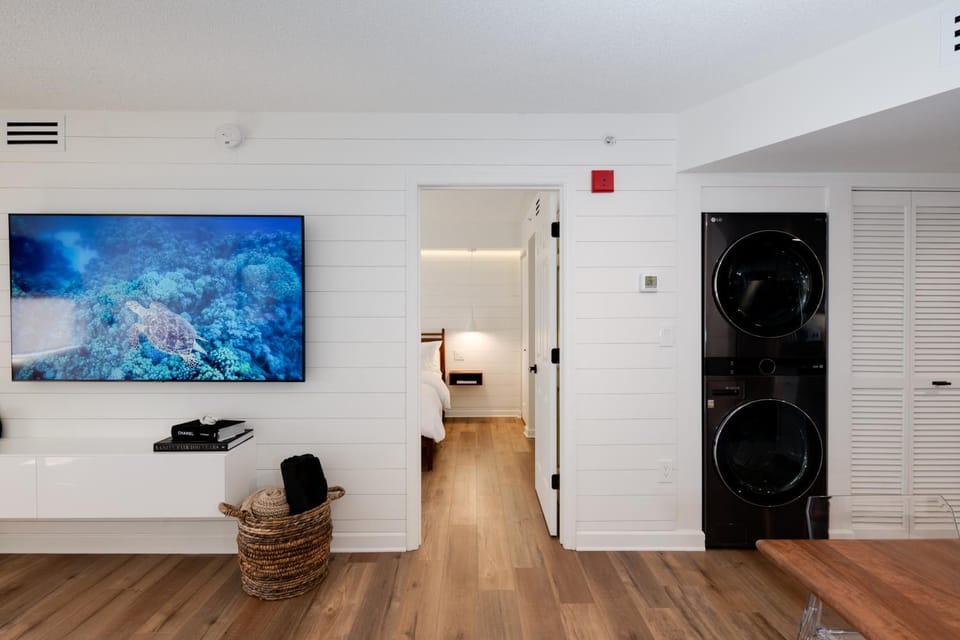 NEWLY Reno Beach Condo The beach is your backyard Apartment in Saint Pete Beach