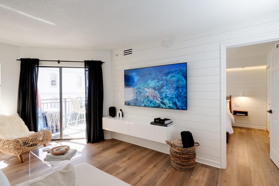 NEWLY Reno Beach Condo The beach is your backyard Apartment in Saint Pete Beach