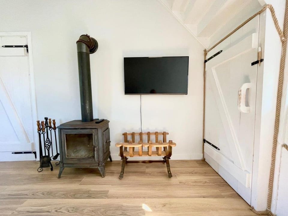 TV and multimedia, flat iron