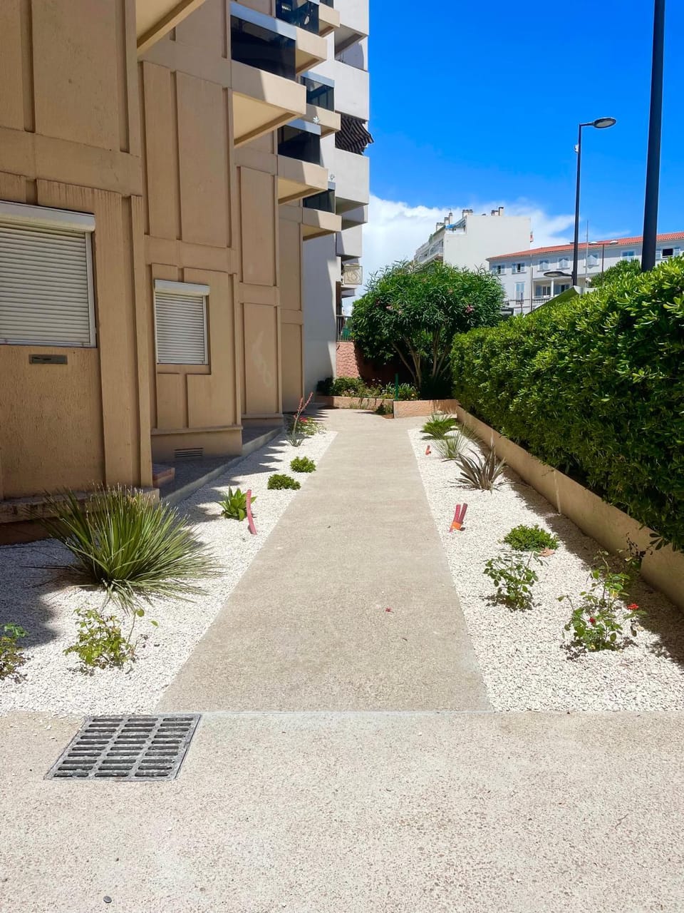 JUAN LES PINS, T2 Cosy et confortable, avec PARKING en sous-sol, proche plages et commerces Apartment in Antibes