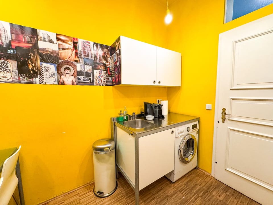 Kitchen or kitchenette, washing machine, kitchen