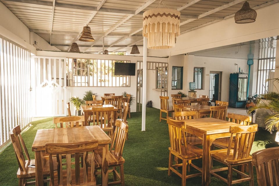 Restaurant/places to eat, Restaurant/places to eat, TV and multimedia, Living room, Banquet/Function facilities