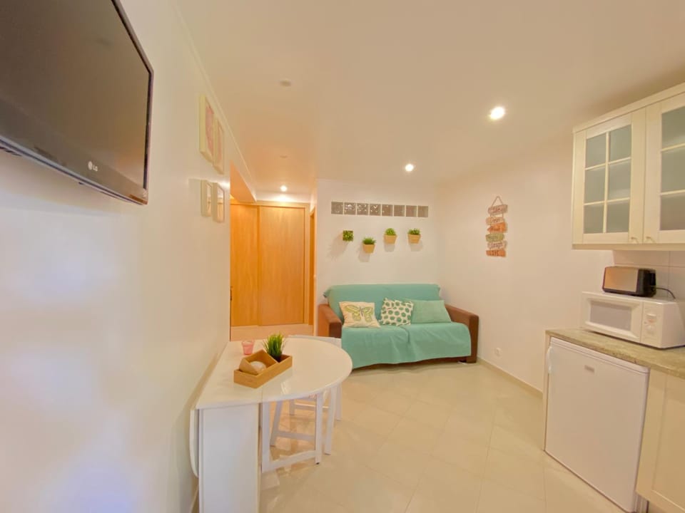 Communal lounge/ TV room, TV and multimedia, Living room, Seating area