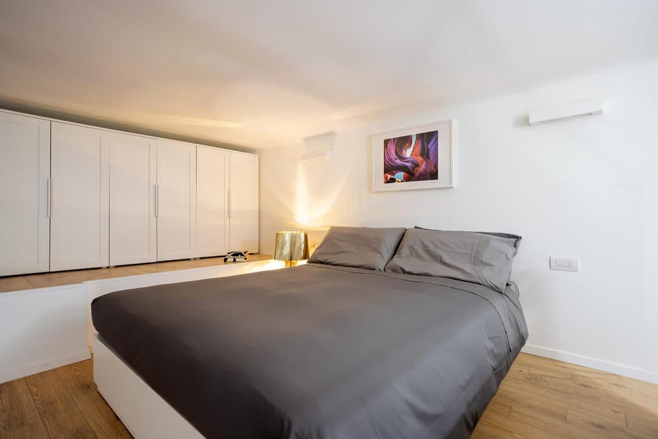 Bed, Photo of the whole room, Bedroom, air conditioner