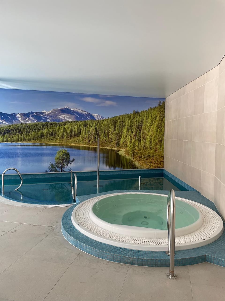 Hot Tub, Swimming pool