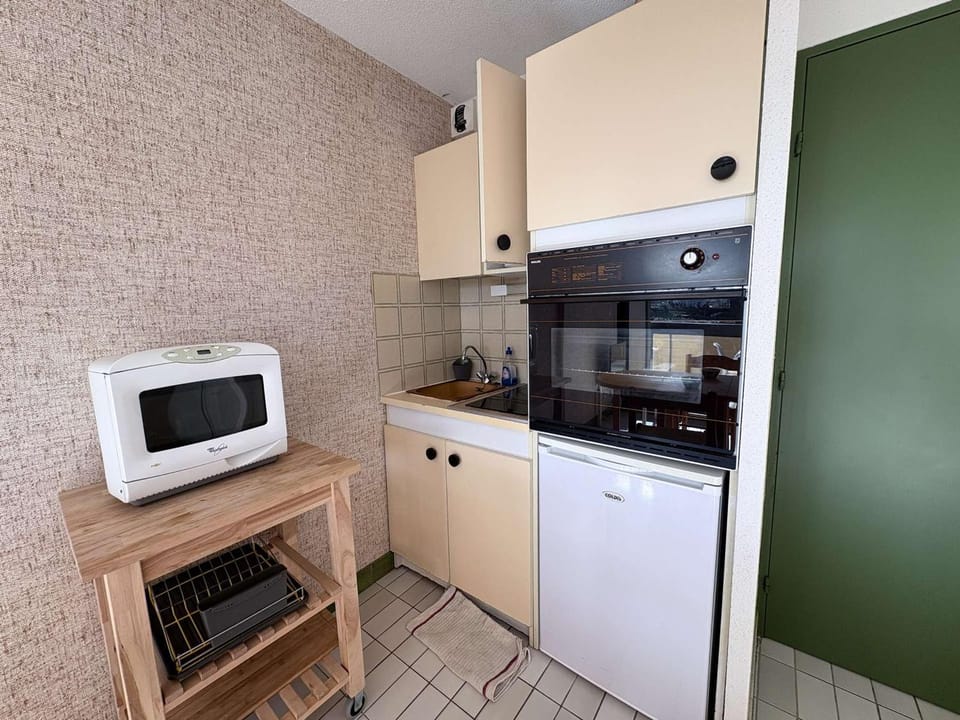 Studio cabine avec terrasse, accès rapide plage et parking privé - Le Grau du Roi - FR-1-250-179 Cabin in Le Grau-du-Roi