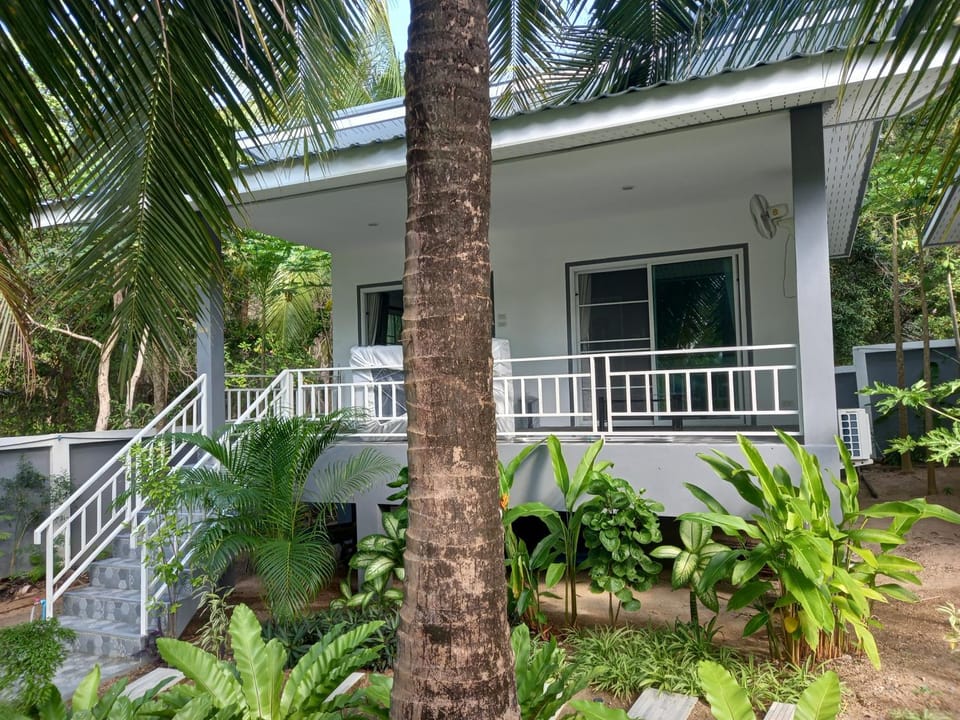 Property building, Patio, Garden