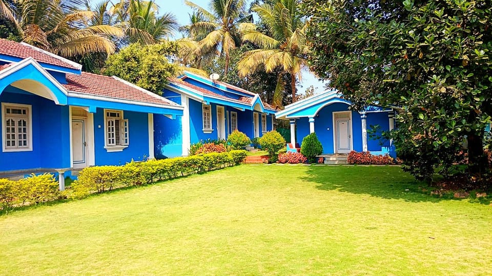 Property building, Day, Garden, Garden view
