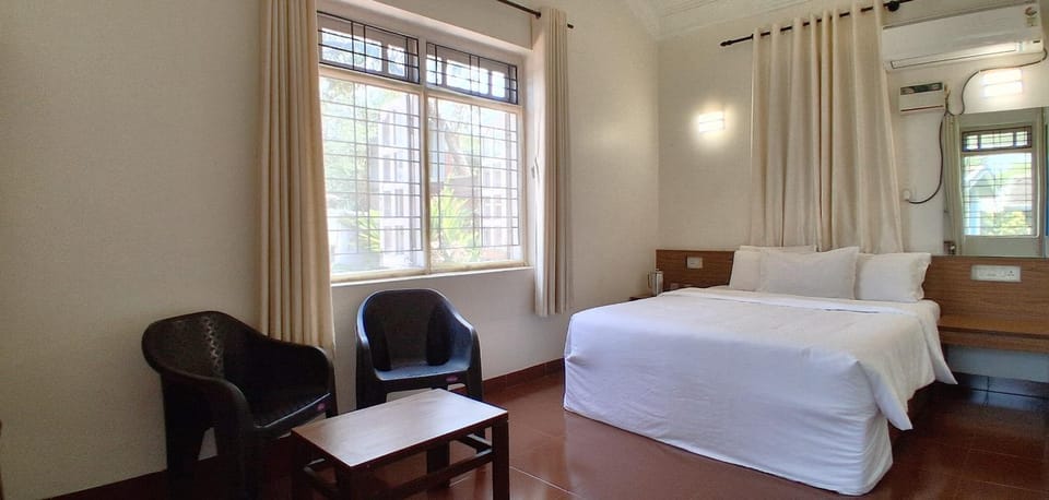 Bed, Photo of the whole room, Bedroom, air conditioner
