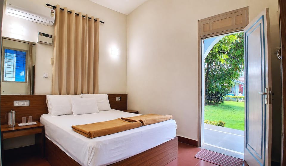Bed, Bedroom, Garden view, air conditioner
