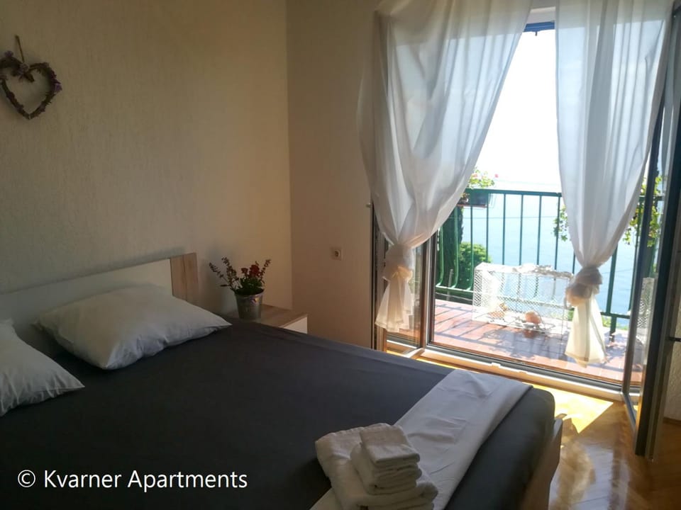 Bed, Photo of the whole room, Bedroom, Sea view
