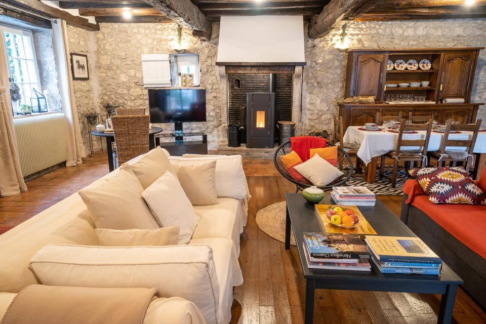 Communal lounge/ TV room