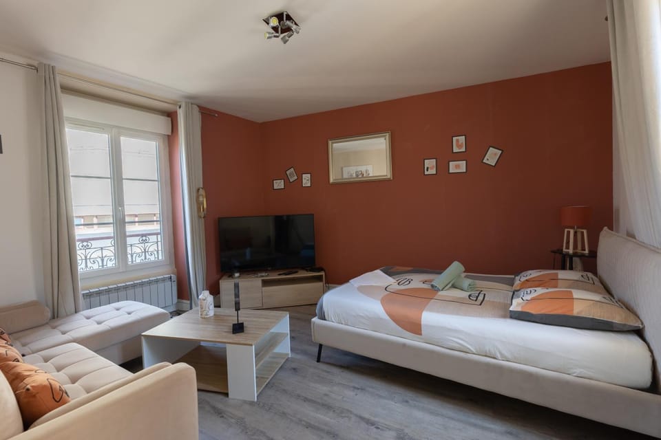 Seating area, Bedroom