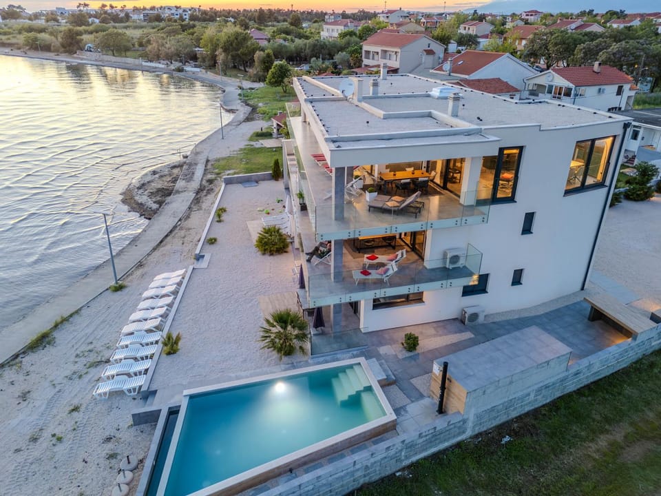 Penthouse Jimmys Beach Privlaka, Wahnsinns Blick und beheiztem Pool Apartment in Zadar County