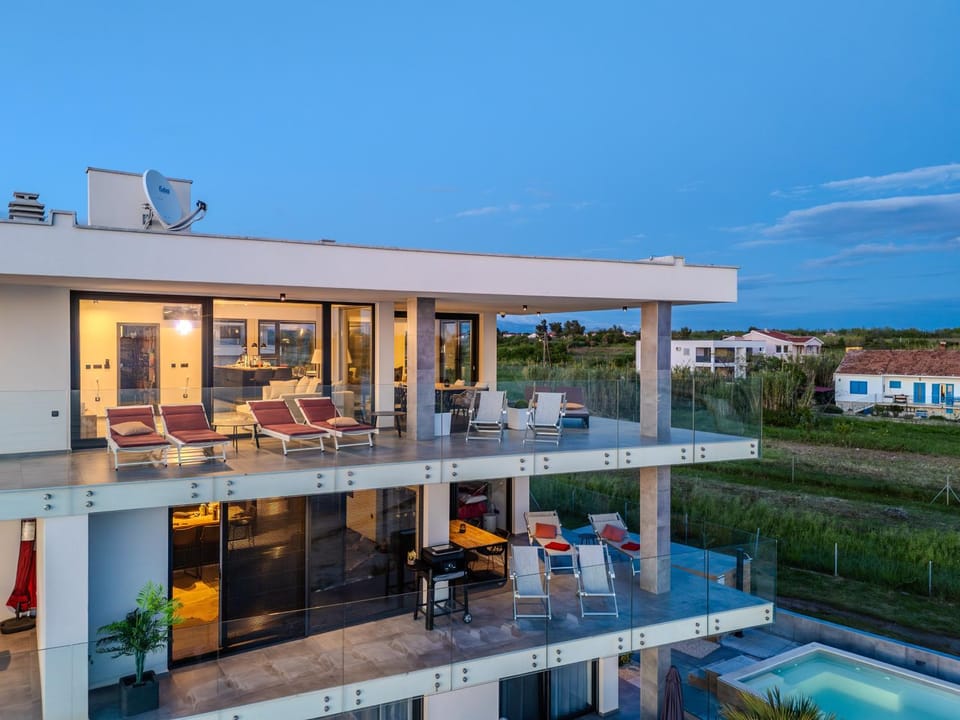Penthouse Jimmys Beach Privlaka, Wahnsinns Blick und beheiztem Pool Apartment in Zadar County