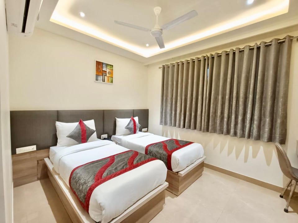 Bed, Photo of the whole room, Bedroom, towels, air conditioner