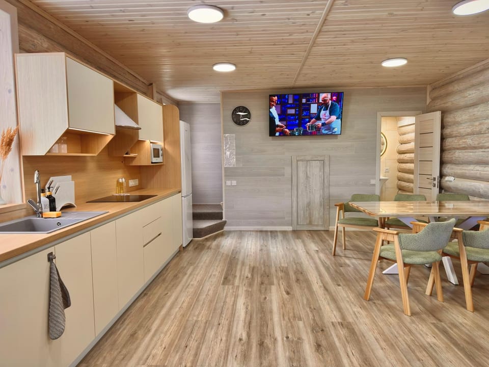 Dining area, kitchen