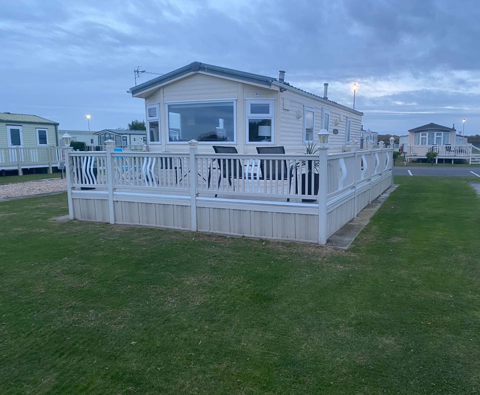 L25 L&g caravan hire 6 berth millfields family only and lead person must be over 30 MAX 4 ADULTS Apartment in Ingoldmells