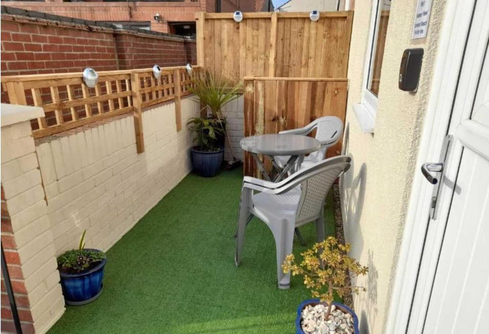 'Harbour View' on the river by Gorleston's award winning beach - Pet free! Apartment in Great Yarmouth