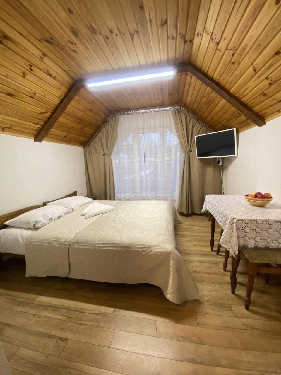 Bed, Photo of the whole room, Bedroom