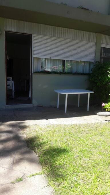 Apartamento con entrada independiente y jardín Apartment in Punta del Este