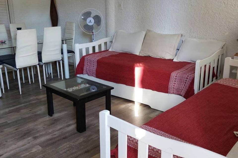 Apartamento con entrada independiente y jardín Apartment in Punta del Este