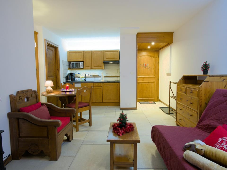 Kitchen or kitchenette, Living room, Dining area