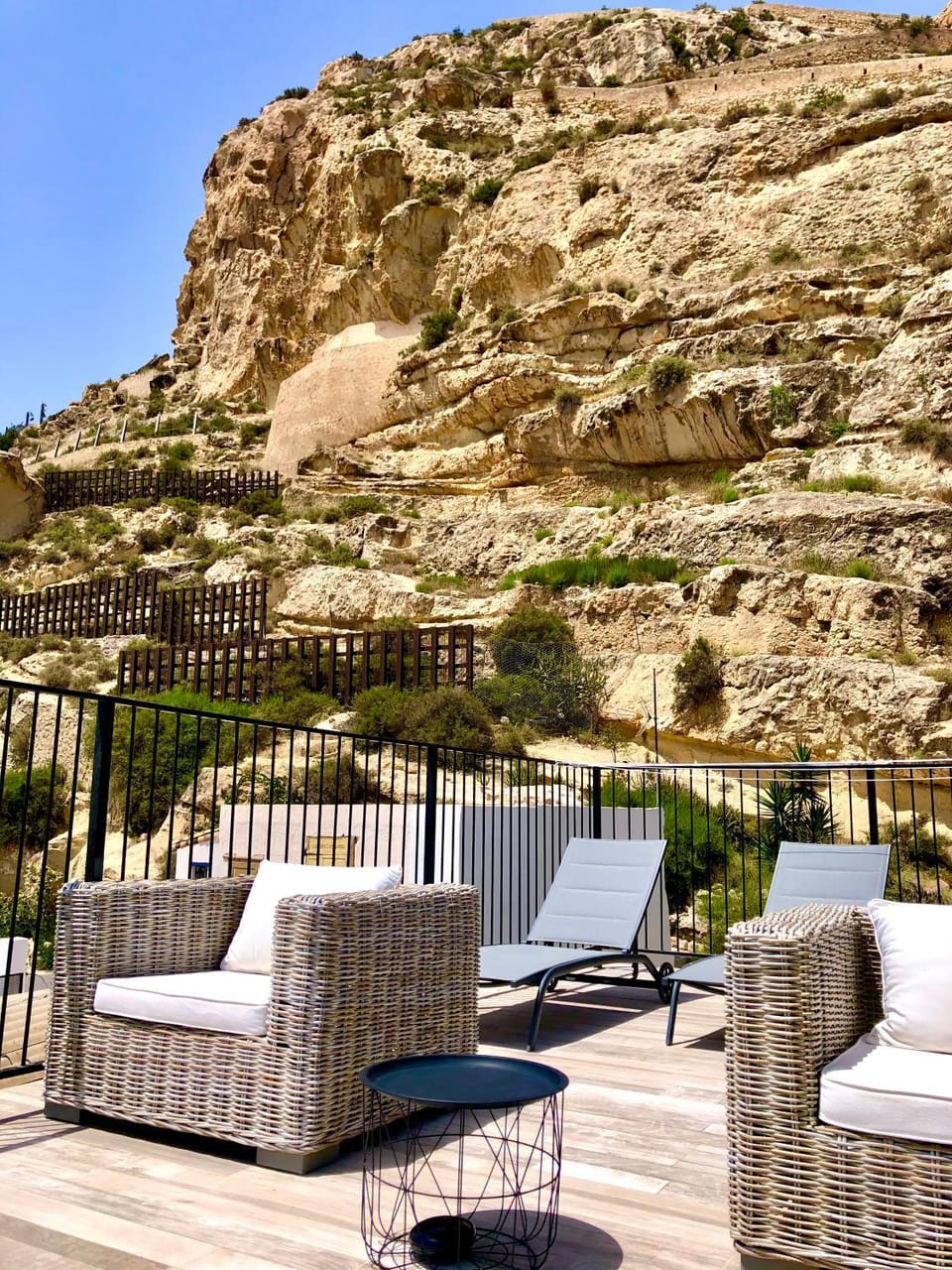 Balcony/Terrace, Mountain view