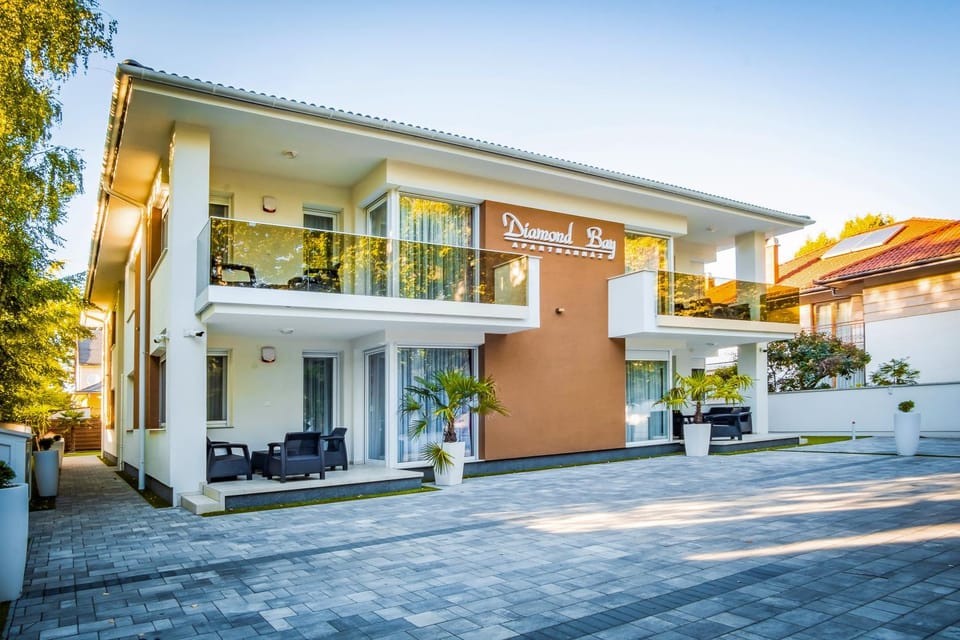 Property building, Facade/entrance, Garden