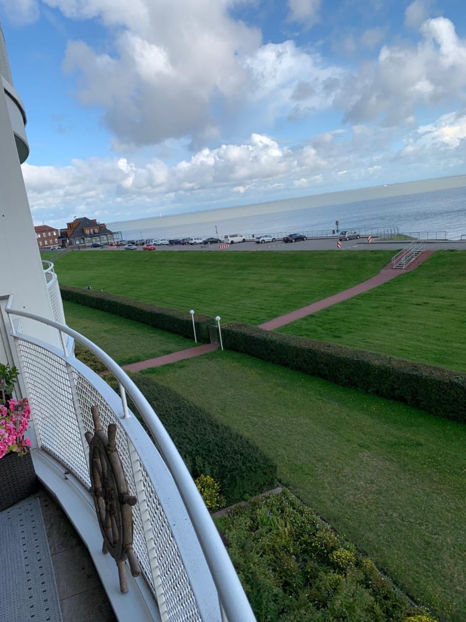 Garden view, Sea view