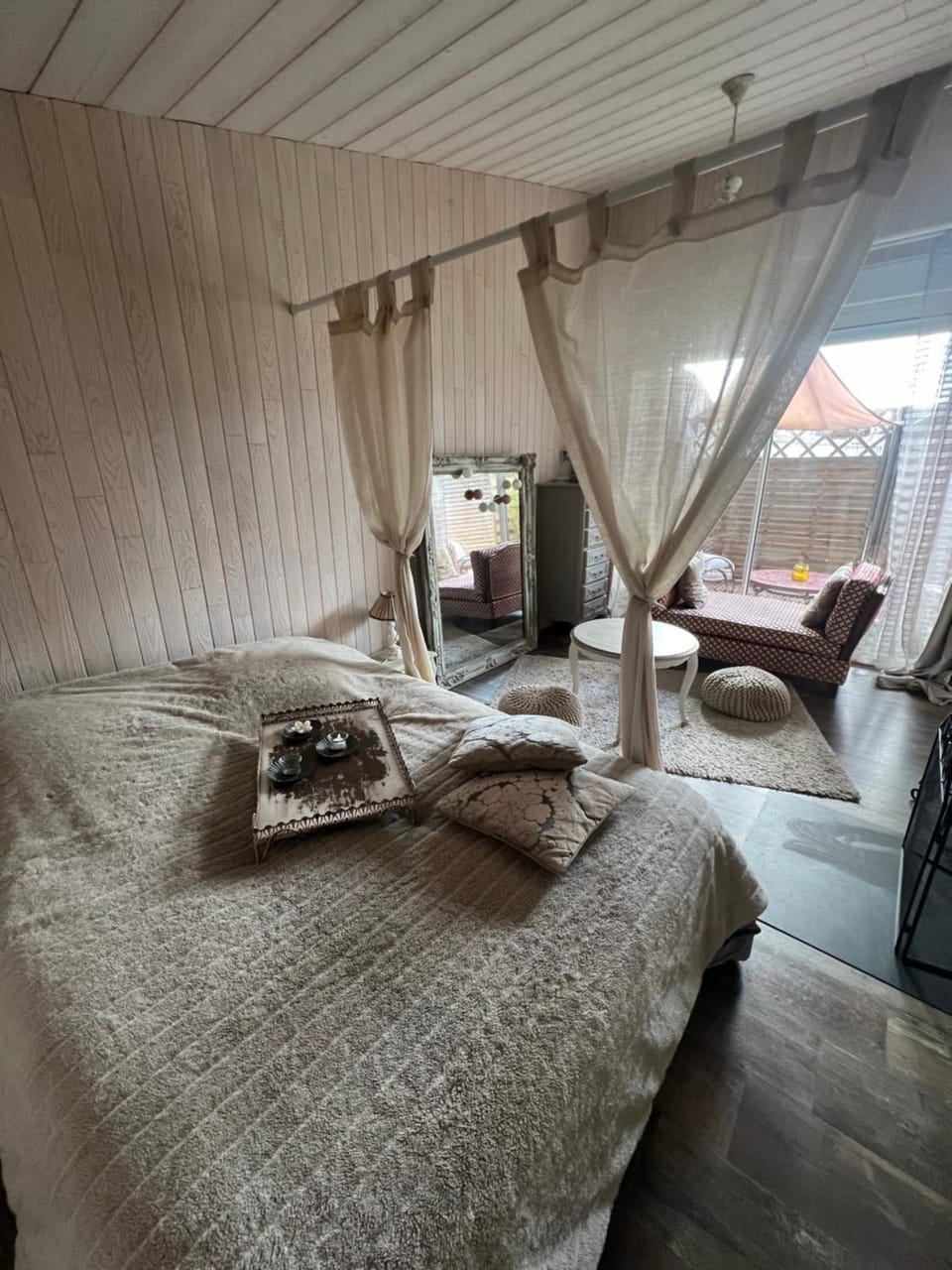 Photo of the whole room