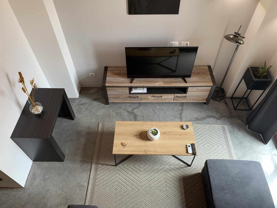 Communal lounge/ TV room, TV and multimedia, Living room, Seating area, Evening entertainment
